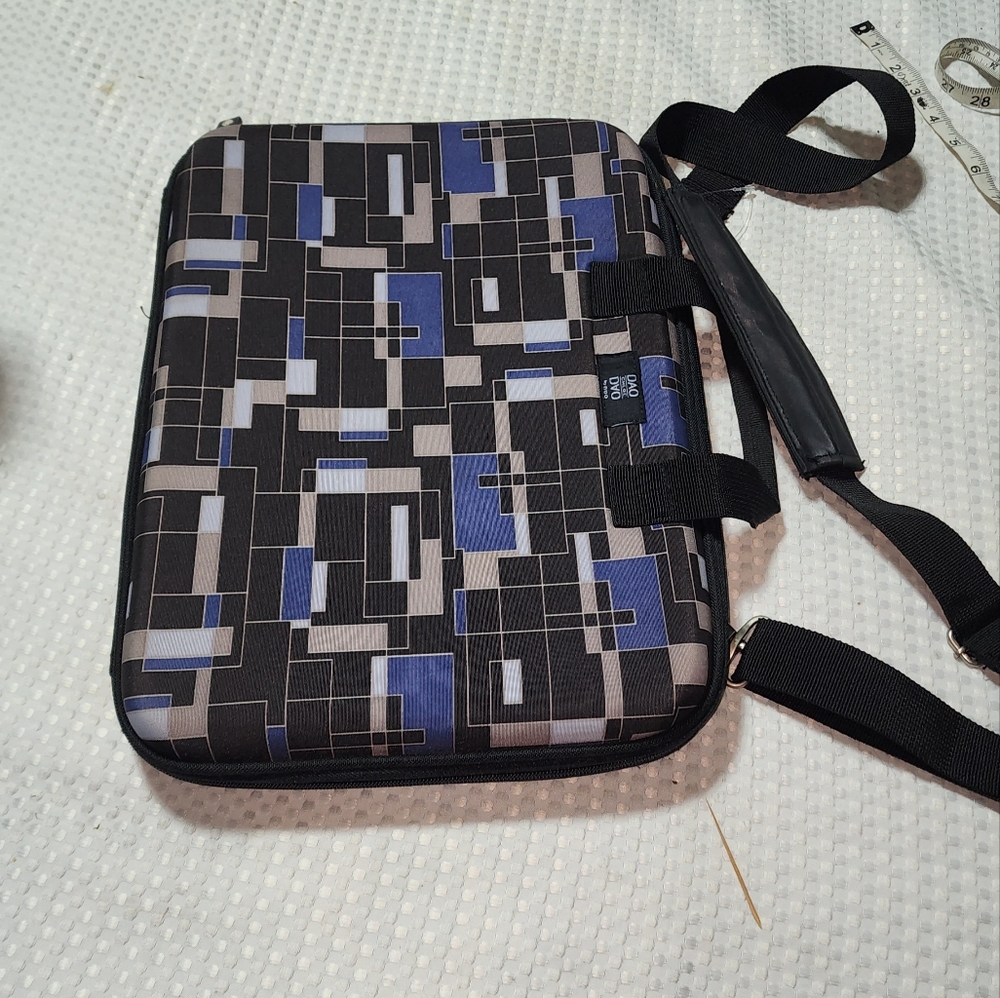 DAO CHLOE EUC LAPTOP HARDCASE CROSSBODY BAG ORGANIZER